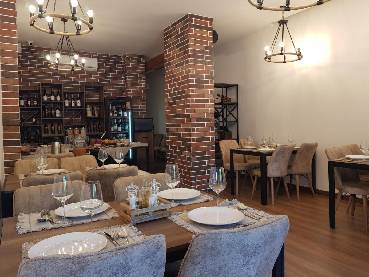 Peaky Hotel Durrës Kültér fotó