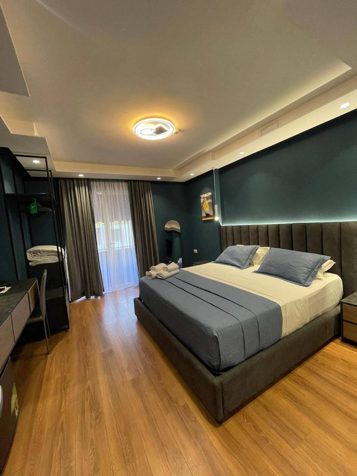 Peaky Hotel Durrës Kültér fotó